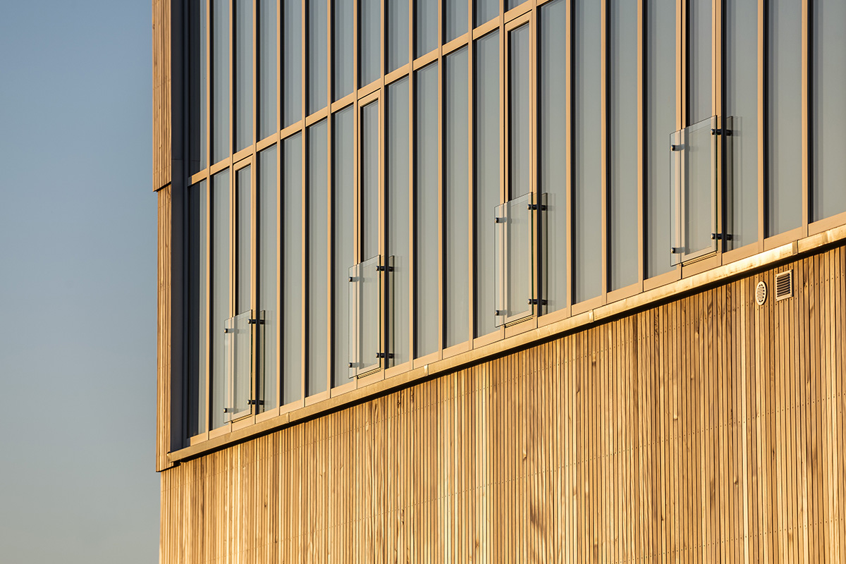 Holzhaus Fassadendetail in warmen Licht